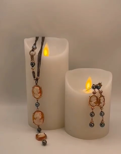 Collana e orecchini in argento rutenio e rosè con cammei e perle nere thaiti